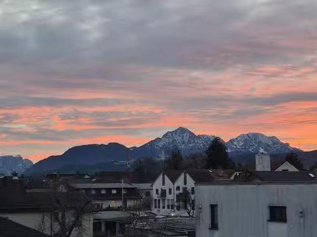 Schöne helle Wohnung mit Terrasse und bergblick Freilasing b.