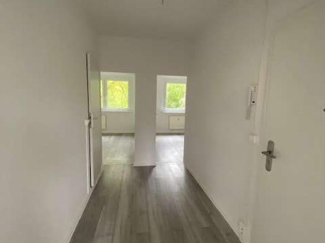Schöne, helle und frisch sanierte 6 Raum Wohnung mit Balkon