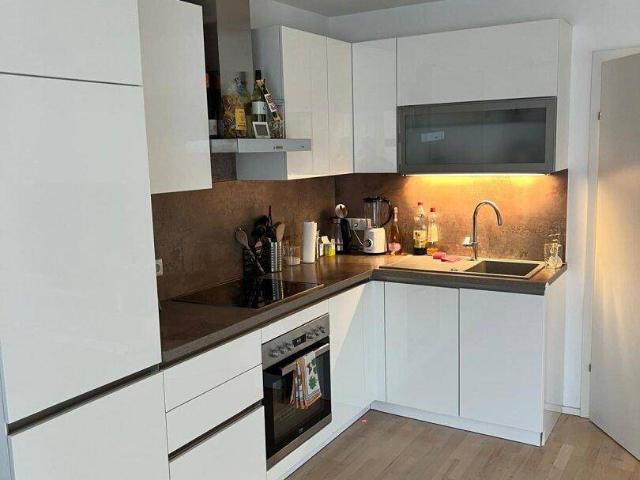 Schöne, helle und gepflegte 3 Zimmer Wohnung: 2 Schlafzimmer, Wohn Küche, in ruhiger Wohngegend mit Balkon und Autoabstellplatz in Premstätten – nur 985 € Miete