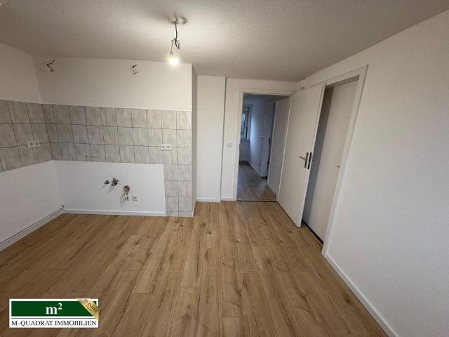 Schöne helle und renovierte 2 Zimmer Dachgeschosswohnung in Radevormwald Herbeck mit Stellplatz