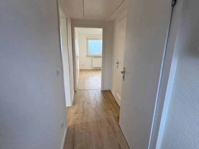 Schöne helle und renovierte 2 Zimmer Dachgeschosswohnung in Radevormwald Herbeck mit Stellplatz
