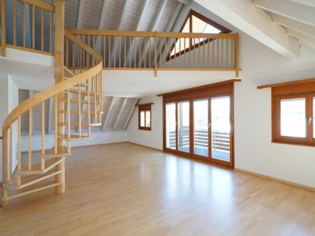 schöne, helle und sonnige 4.5 Zimmer Maisonette Wohnung
