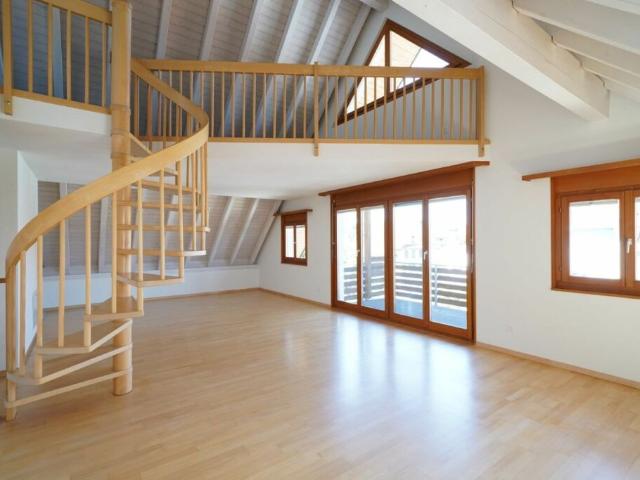 schöne, helle und sonnige 4.5 Zimmer Maisonette Wohnung