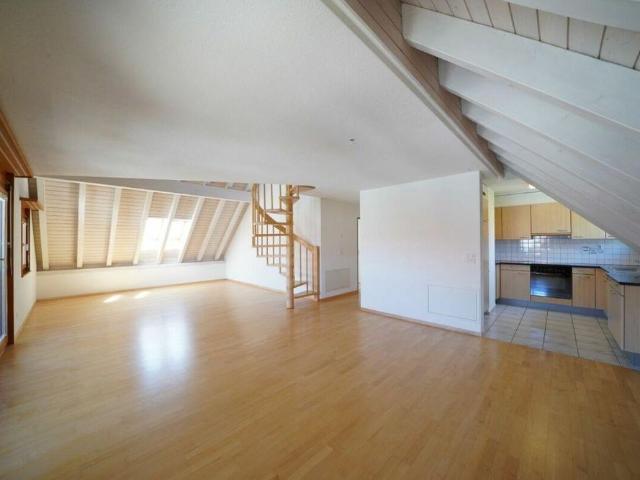 schöne, helle und sonnige 4.5 Zimmer Maisonette Wohnung