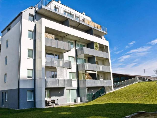 Schöne Loggiawohnung mit 2 Zimmern in ruhiger Seitengasse nächst Josefstraße