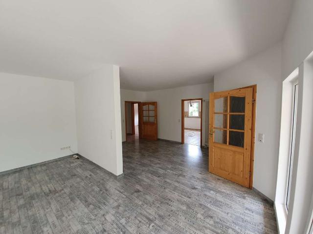 Schöne, ländliche und sehr geräumige 5 Zimmer Wohnung mit 200m² in Affolterbach