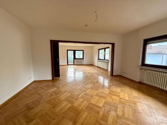 Schöne, lichtdurchflutete 4 Zimmer Wohnung mit Balkon in zentraler Lage von Gladenbach