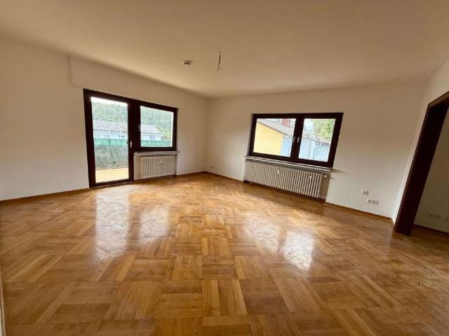 Schöne, lichtdurchflutete 4 Zimmer Wohnung mit Balkon in zentraler Lage von Gladenbach