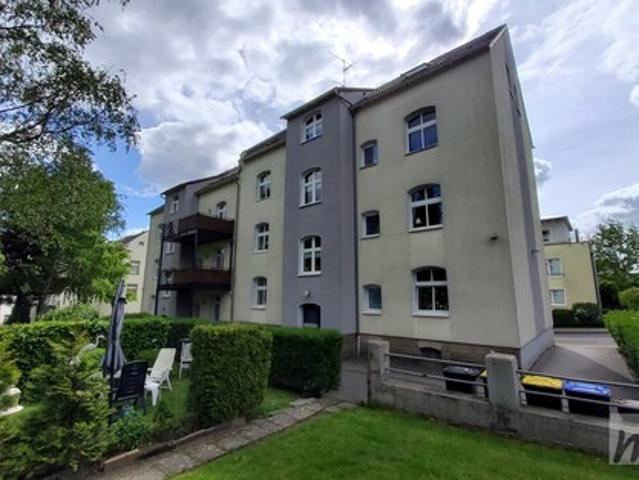 Schöne lichtdurchflutete Wohnung im 1. OG mit separatem Mansardenzimmer!
