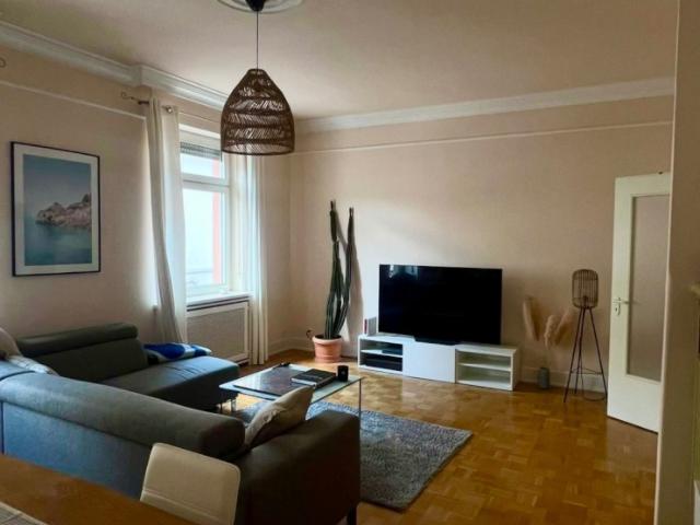 Schöne möblierte Altbauwohnung mit Balkon in Frankfurt Niederrad – befristete Untervermietung