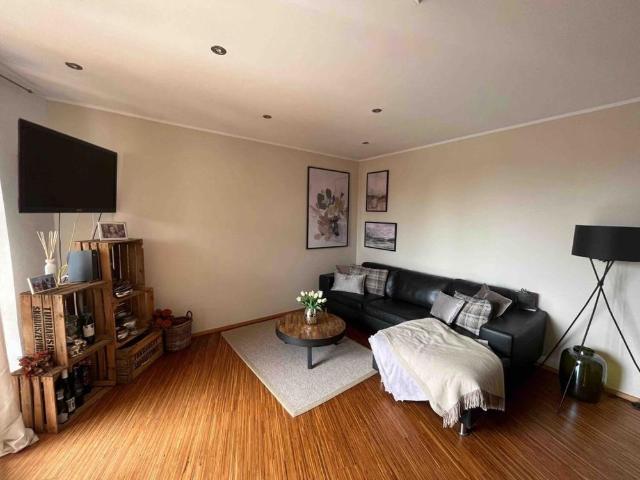Schöne möblierte 2 Zimmer Dachgeschosswohnung in Abensberg mit Stellplatz und Balkon
