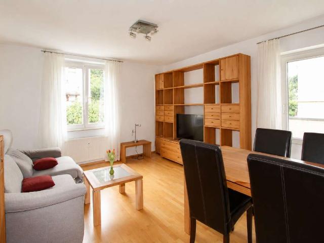 Schöne möblierte 3,5 Zimmer Wohnung, im 1.OG mit toller Aussicht von 2 Dachterrassen in Top Lage H