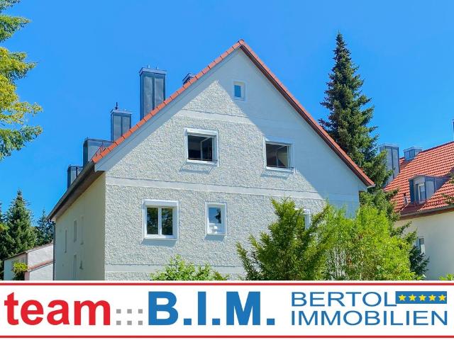 Schöne Maisonette mit Balkon, Gartennutzung, hochwertiger Einbauküche und sehr modernen Bädern
