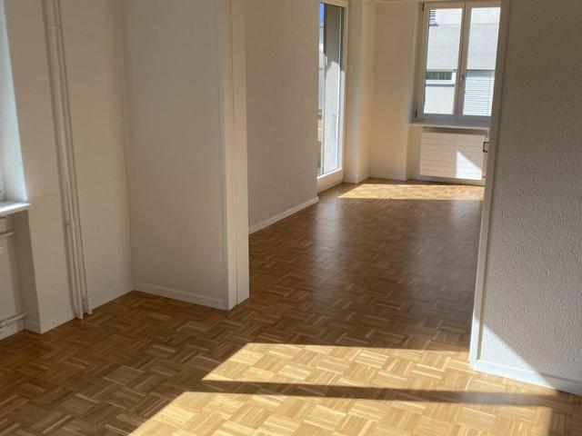 Schöne, neu sanierte 4 Zimmerwohnung