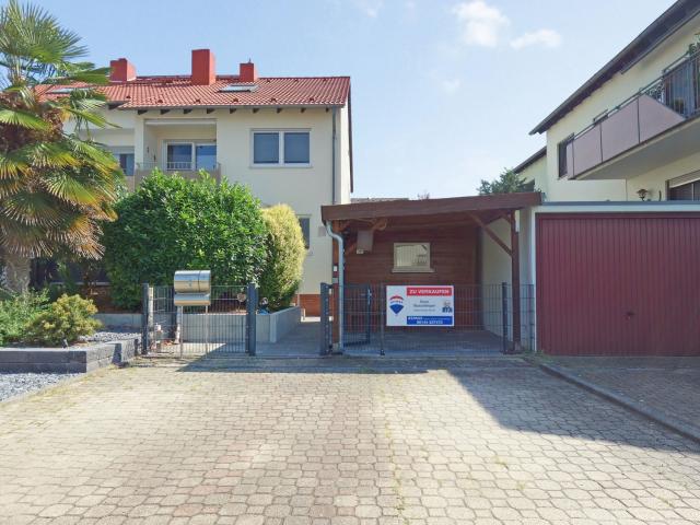 Schöne, neuwertige Doppelhaushälfte mit 2 Wohneinheiten auch als Einfamilienhaus nutzbar