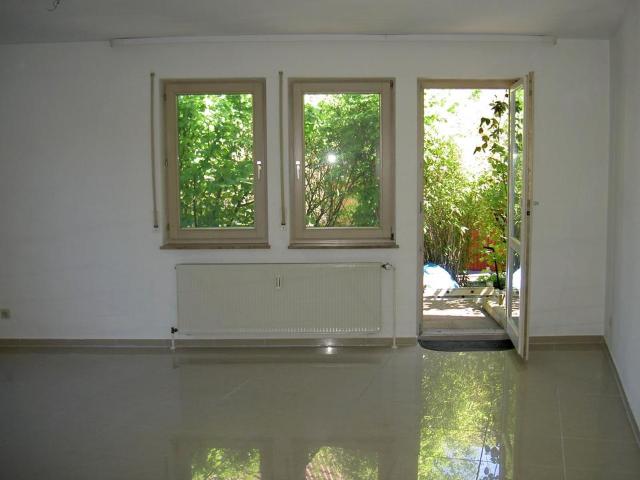 Schöne, sonnige 2 Zimmer Erdgeschoss mit Terrasse und Garten