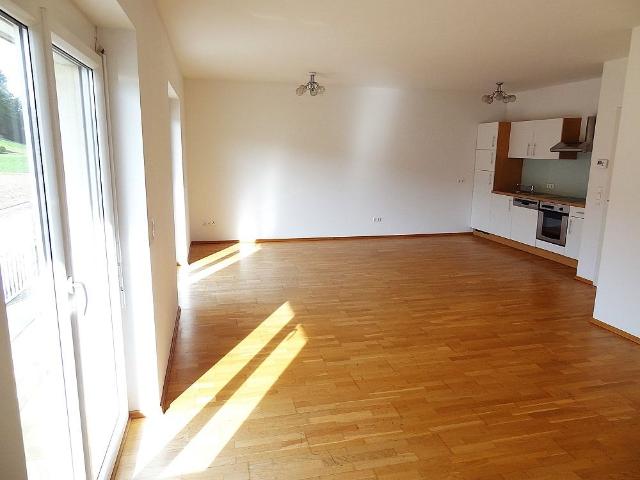 Schöne, sonnige Mietwohnung mit großem Balkon, Carport Stellplatz und Ausblick ins Grüne …!