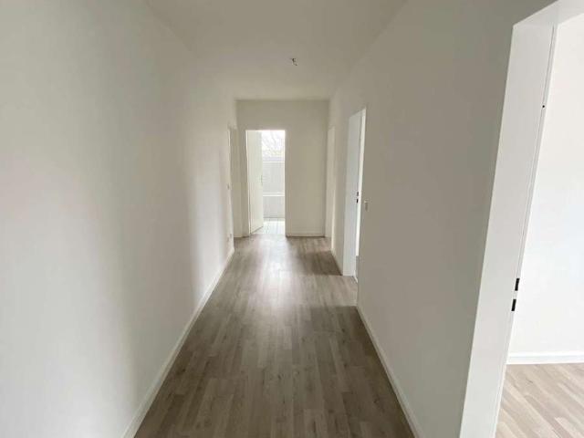 Schöne sanierte 3 ZKB Wohnung in Hellern