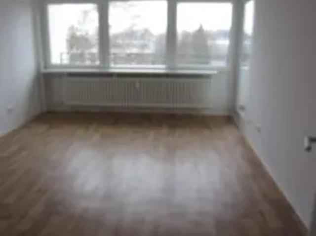 Schöne sanierte 3 Zimmer Wohnung mit Balkon in Bemerode