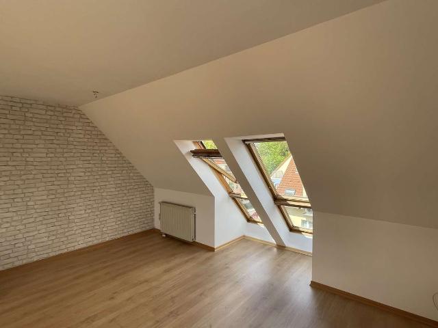 Schöne, sanierte 2 Zimmer Dachgeschosswohnung mit Klima zum Kauf in Werdau OT Leubnitz