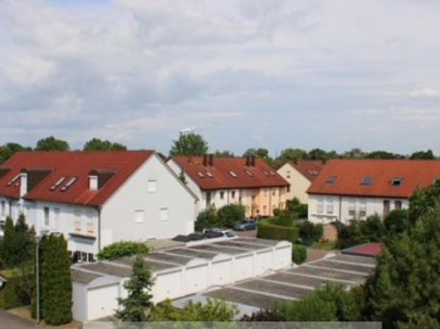 schöne sanierte 2 Raum Dachgeschosswohnung mit Garage in beliebter Wohnlage von Merseburg zu vermieten