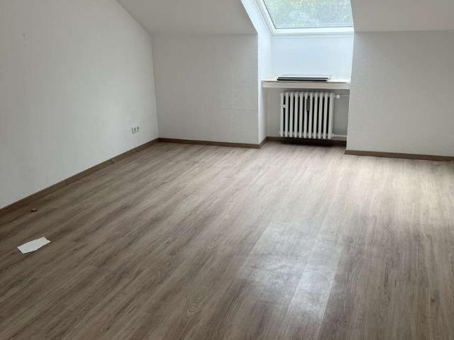 Schöne, sanierte und helle 2 Zimmer Wohnung Provisionsfrei