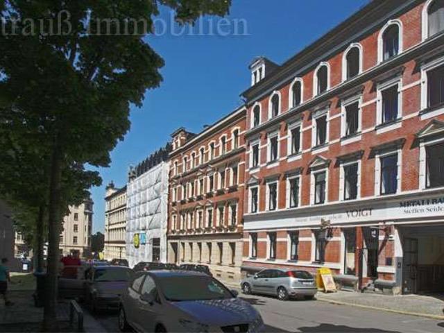 Schöne Single Wohnung mit großem Wohnzimmer. ruhige Seitenstraße
