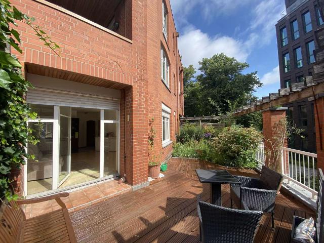 Schöne Studio Wohnung mit separater Küche, großem Balkon und TG in Poppenbüttel von Privat