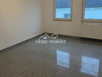Schöne stadtzentrale2 Zimmer Dachgeschosswohnung,frisch renoviert,Garage,ab sofort