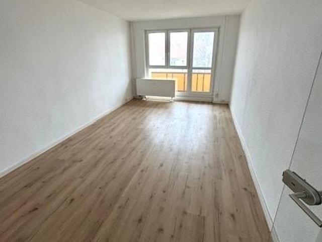 Schöne Stilvolle sonnige 3 R. Wohnung in Dessau im 4.OG,58,20m2 mit BLK.zu vermieten