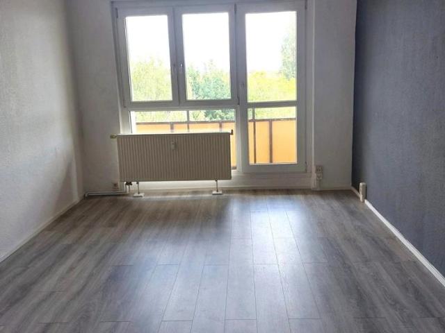 Schöne Stilvolle sonnige 2 R. Wohnung in Dessau im 4.OG,48,60m2 mit BLK.zu vermieten