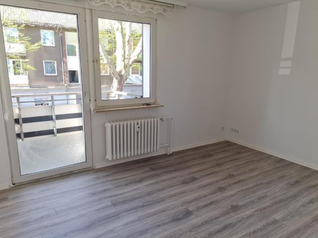 Schöne renovierte 4 Zimmer Wohnung im 1.Obergeschoss zu vermieten!