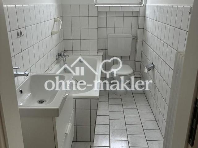 Schöne, renovierte 2 Zimmer Wohnung mit Balkon