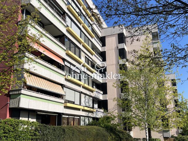 Schöne renovierte 2 Zimmer Wohnung mit Balkon, Einbauküche und TG Stellplatz