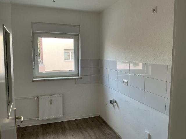 Schöne, renovierte 3,5 Zimmerwohnung im EG mit Tageslichtbad und Balkon