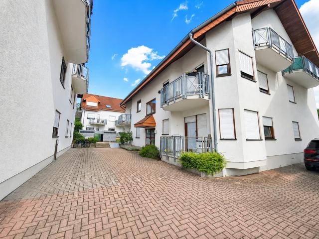 Schöne, renovierte, teilmöblierte 2 Zimmer Wohnung in zentraler, ruhiger Lage