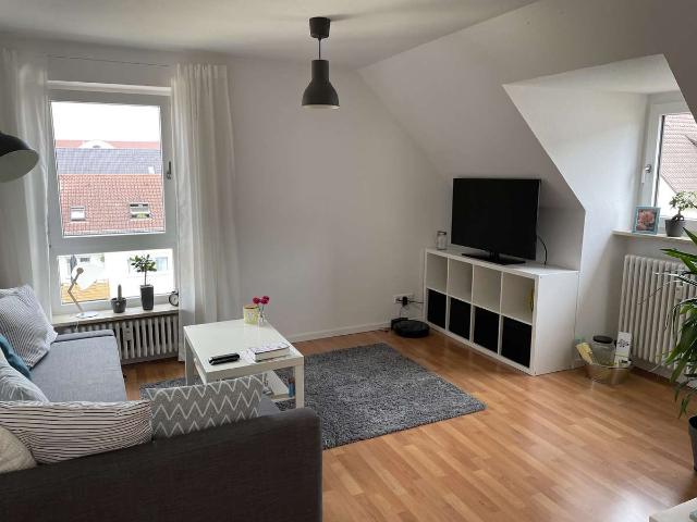 Schöne renovierte Wohnung mit eigenem Balkon und Einbauküche