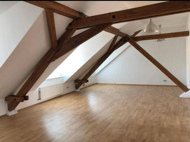 Schöne ruhige Dachgeschosswohnung WG tauglich nähe FH