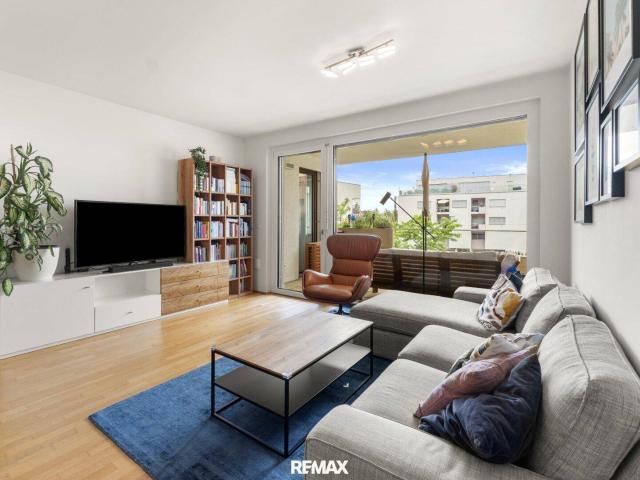 Schöne, ruhige 3 Zimmer Wohnung mit großer Loggia zum grünen Innenhof