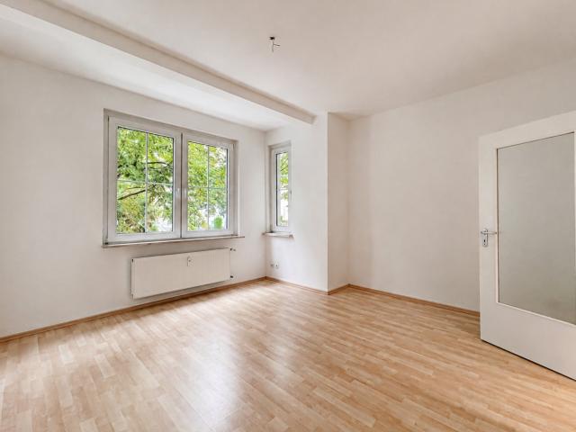 Schöne rund 81m² große 3 Zimmer Wohnung mit Tageslichtbad und überdachtem Balkon