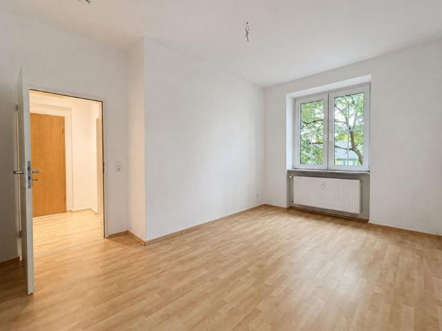 Schöne rund 81m² große 3 Zimmer Wohnung mit Tageslichtbad und überdachtem Balkon