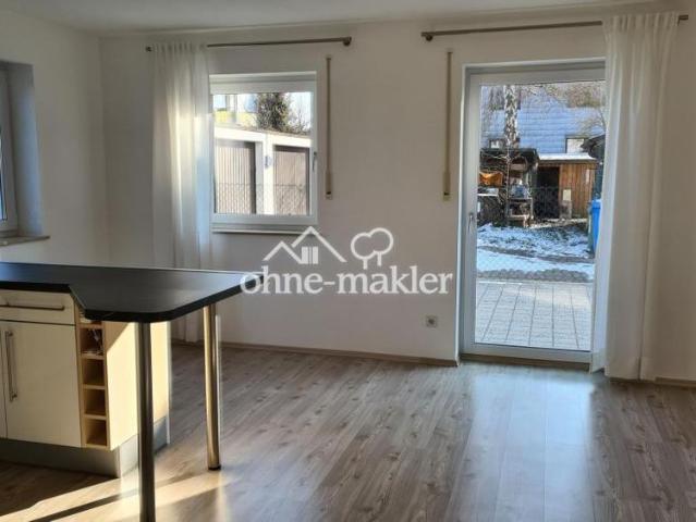 Schöne Wohnung, 2 Zimmer, Küche, Bad, Stellplatz