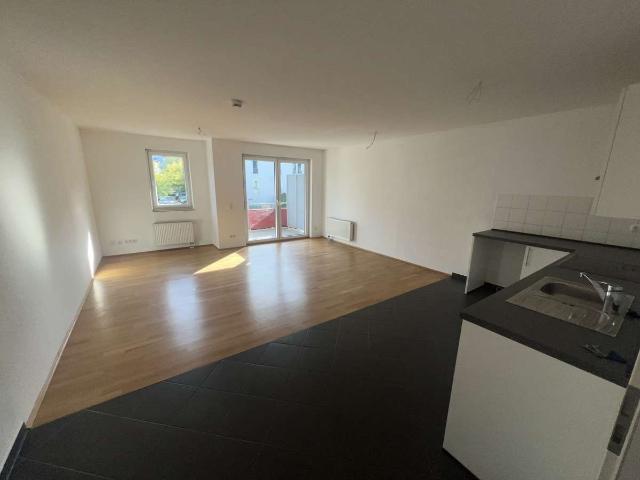 Schöne Wohnung: weitläufige 3 Zimmer Wohnung