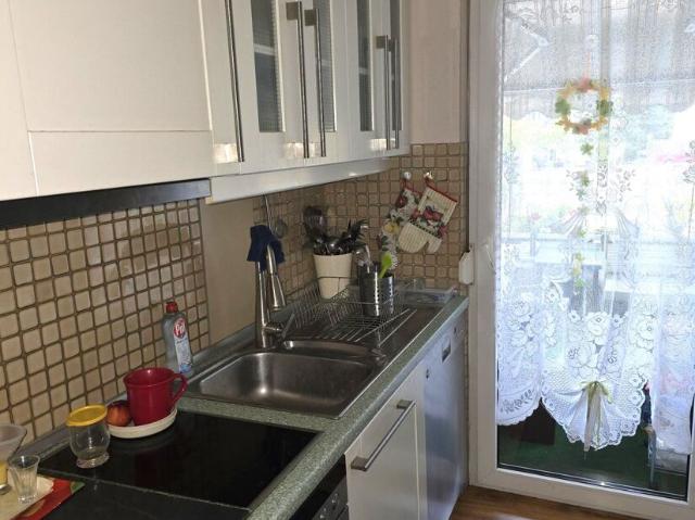 Schöne Wohnung direkt neben Bahn und Bus
