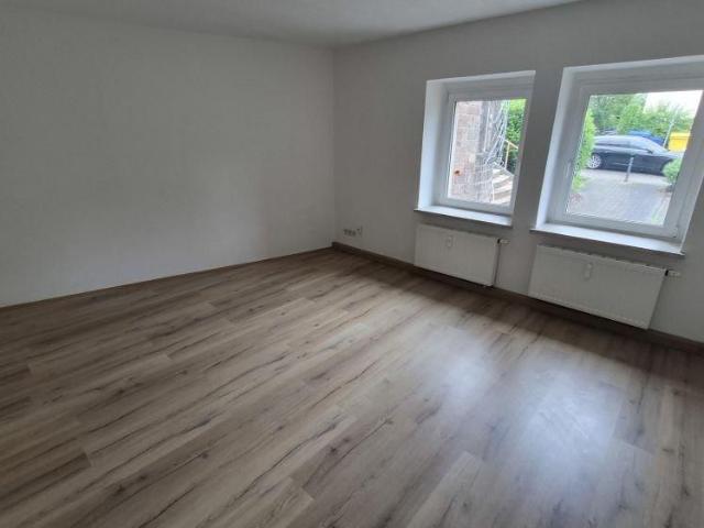 + + schöne Wohnung im EG mit Stellplatz + +