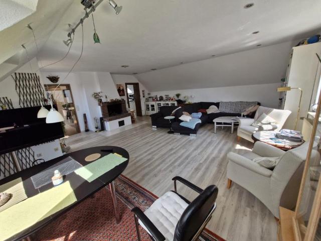 Schöne Wohnung Maisonette mit Kamin