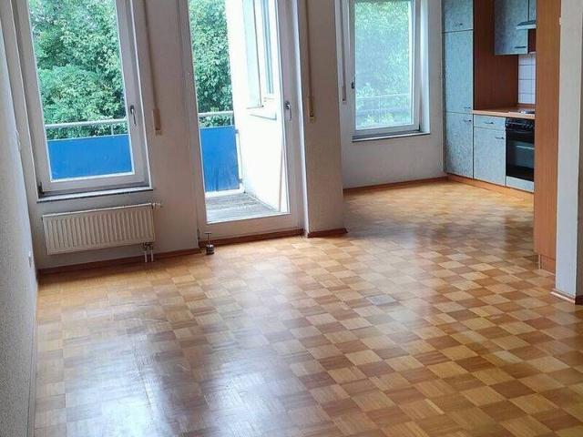 Schöne Wohnung mit Balkon im 2. Obergeschoss