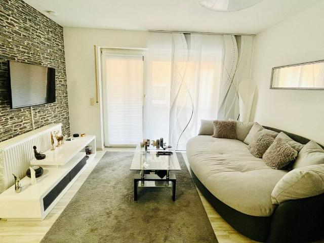 Schöne Wohnung mit BALKON
