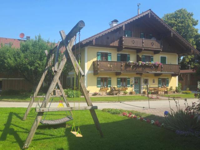 Schöne Wohnung mit Garten, Balkon und Terrasse im Grünen