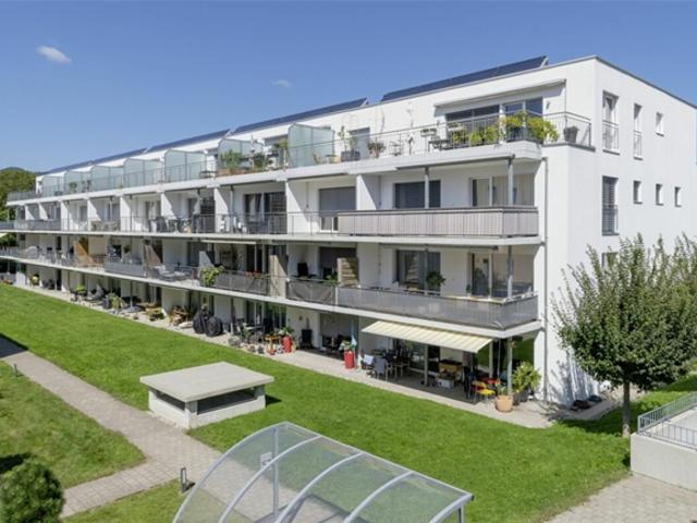 SCHÖNE WOHNUNG MIT GROSSEM BALKON